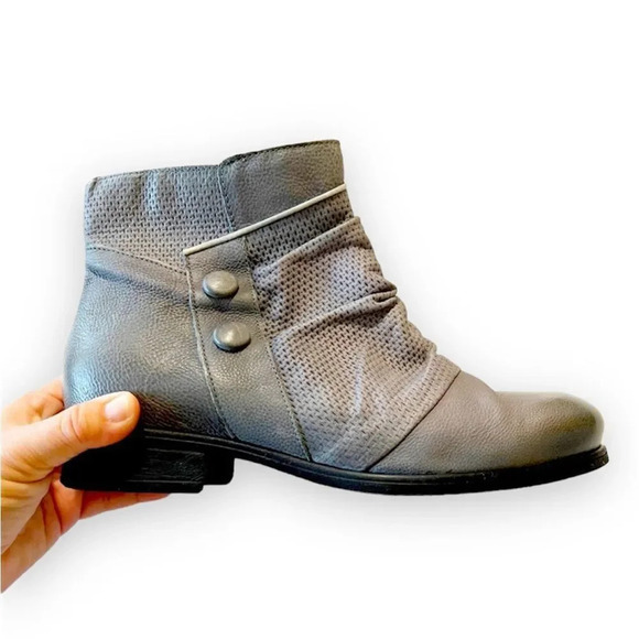 Miz Mooz New York Sallie Gray Button Ankle Boot Women’s 40 Wide Boots New In Box - Picture 1 of 16